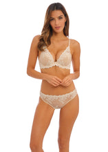 Load image into Gallery viewer, Wacoal Embrace Lace Underwire Plunge Bra