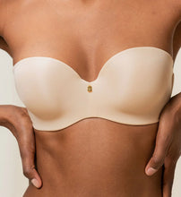 Load image into Gallery viewer, Triumph strapless body make-up essentials