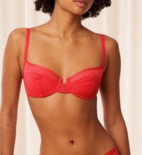 Load image into Gallery viewer, Triumph Delightful Spotlight Bra in Red W