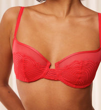 Load image into Gallery viewer, Triumph Delightful Spotlight Bra in Red W