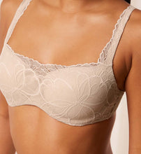 Load image into Gallery viewer, Triumph Body Make-up illusion lace balconette Bra