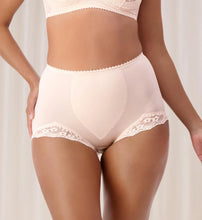 Load image into Gallery viewer, Triumph Something Else tum-e-lace Panty