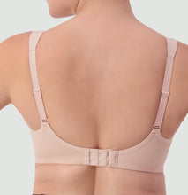 Load image into Gallery viewer, Triumph Triaction Ultra Wired Sports Bra