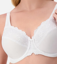 Load image into Gallery viewer, Embroidered Minimiser Triumph Wired Bra