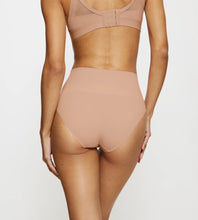 Load image into Gallery viewer, TRIUMPH SOFT SCULPT BANDEAU MAXI BRIEF KNICKER
