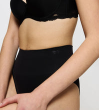 Load image into Gallery viewer, TRIUMPH SOFT SCULPT BANDEAU MAXI BRIEF KNICKER